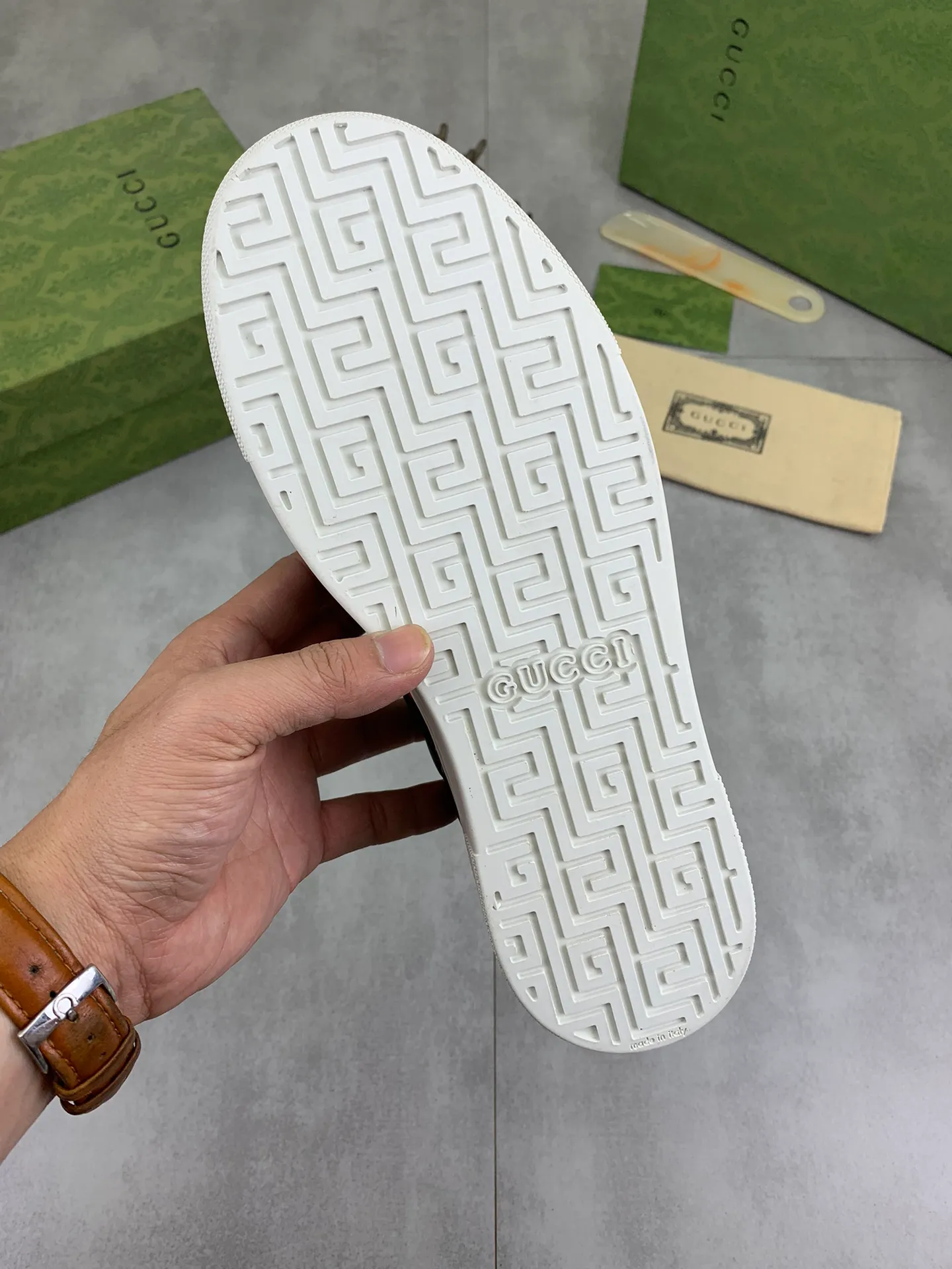 Men's shoes 💰P440💰 [New model] (GUCCI) official website's latest 🎁🎁casual and fashionable men's shoes 👟, hot style 💥 style is simple and elegant, exclusive for trendy men. Unique official website's latest brand double G elements 👑Original Gucci decoration, fashionable and generous, the fabric is original frosted calfskin ✅Fully imported first-layer pigskin lining, the official website specifies wear-resistant, lightweight original rubber casual outsole, the classic model is taken in kind at the counter🎬38-44 4️⃣ colors available